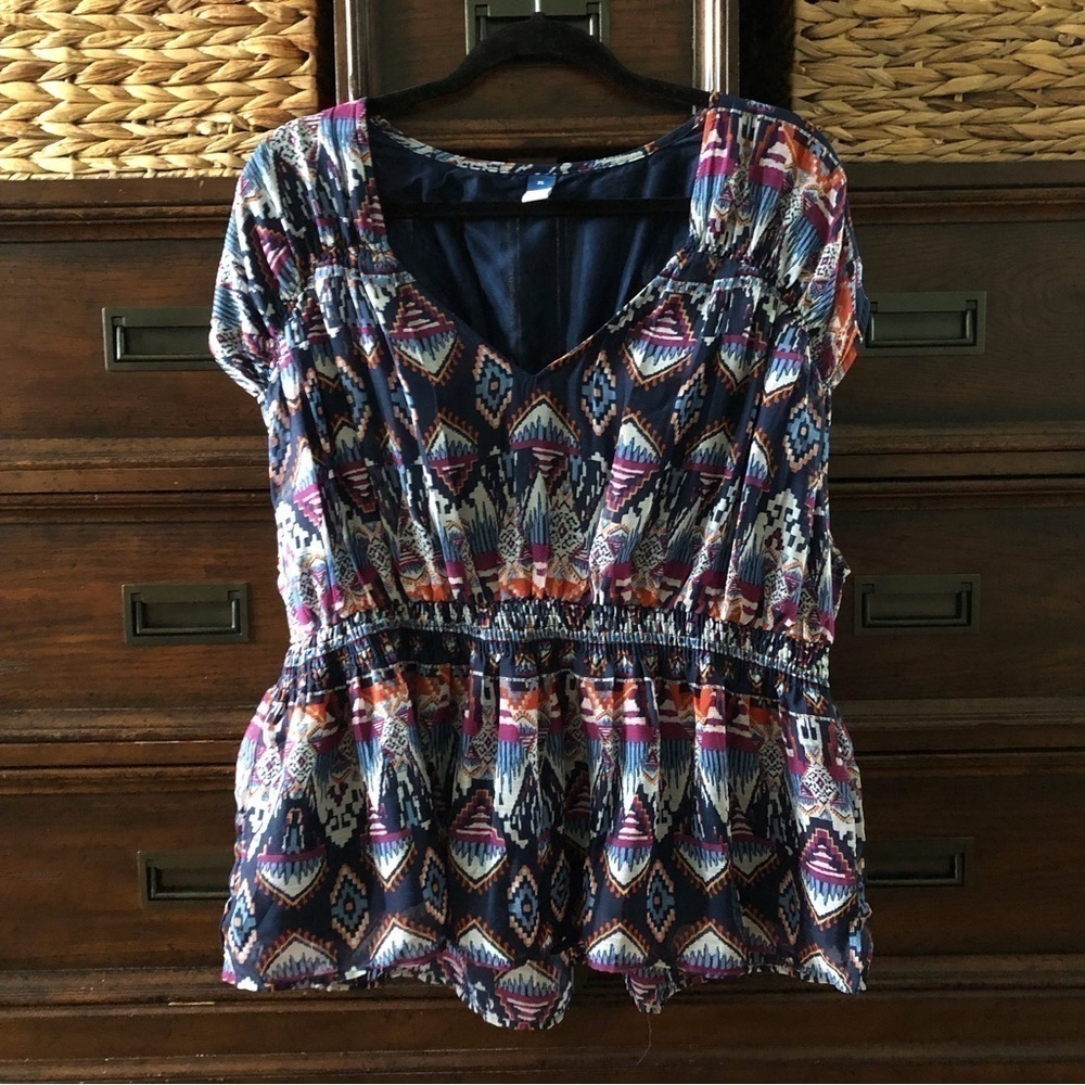 Old Navy geometric stretch peplum blouse in size XL